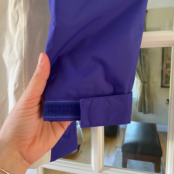 Northface Girls Rain Jacket - Picture 3 of 10